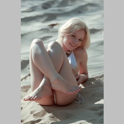 Skinny-Blonde-Isabella-C-from-MetArt-Wearing-Microkini-14.jpg